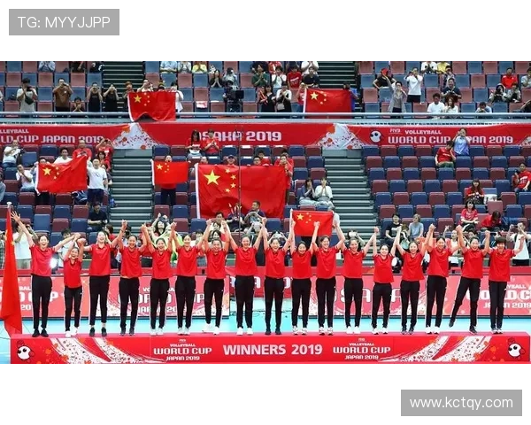 《震撼！中国女排全新阵容出征国际赛场，目标力争世界冠军》