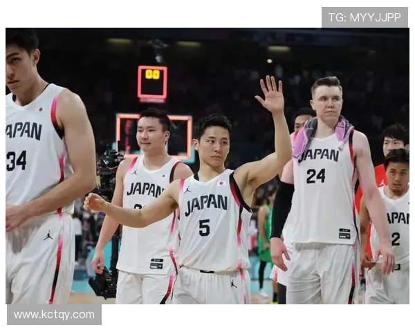 中国男篮迎战世界冠军美国队 激战首场预选赛全力以赴