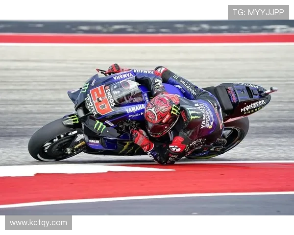 摩托车大奖赛赛场风云再起冠军争夺战进入白热化关键转折时刻