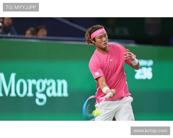 2025年网球巡回赛精彩纷呈 新星崭露头角 经典对决引发球迷热议