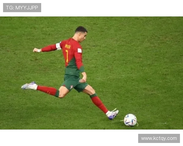 以C罗为核心的足坛传奇精神与时代影响力全球视角下的坚持与巅峰追求