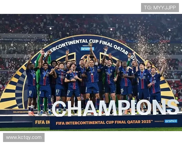 梅西领衔巴黎圣日耳曼新赛季阵容豪华亮相 展现雄心壮志目标欧冠桂冠